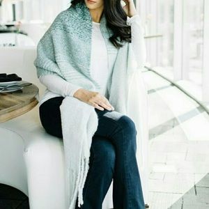 Mer-sea & co brand poncho, wrap. Teal ombré. ❄️🔸